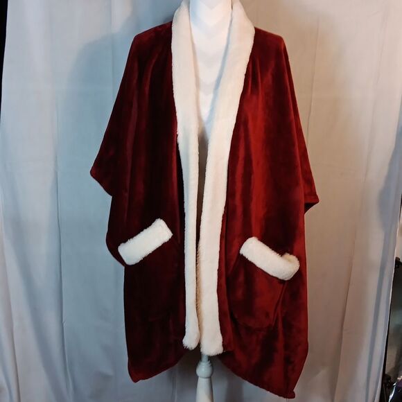 Charter Club Faux Fur Wrap with Pockets - Picture 2 of 9